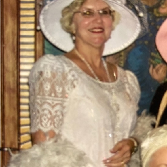 Meet your Posher, Marilyn - Picture 3 of 10